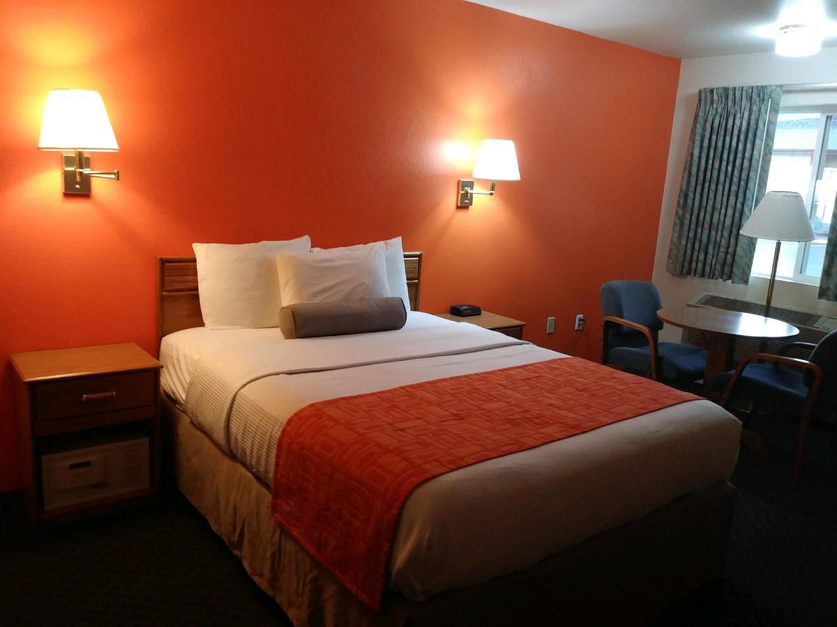 ฮาวเวิร์ด จอห์นสัน บาย วินด์แฮม โรสเบิร์ก Hotel ภายนอก รูปภาพ