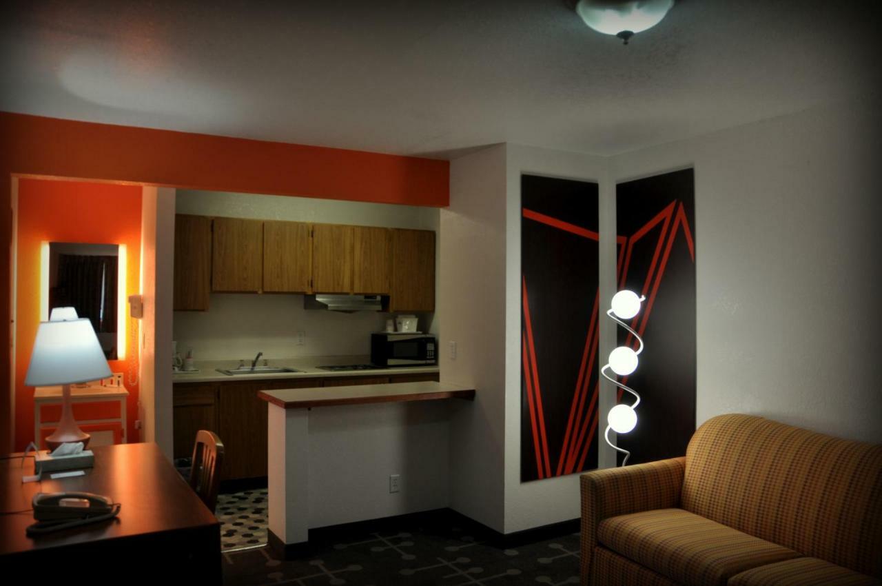 ฮาวเวิร์ด จอห์นสัน บาย วินด์แฮม โรสเบิร์ก Hotel ภายนอก รูปภาพ