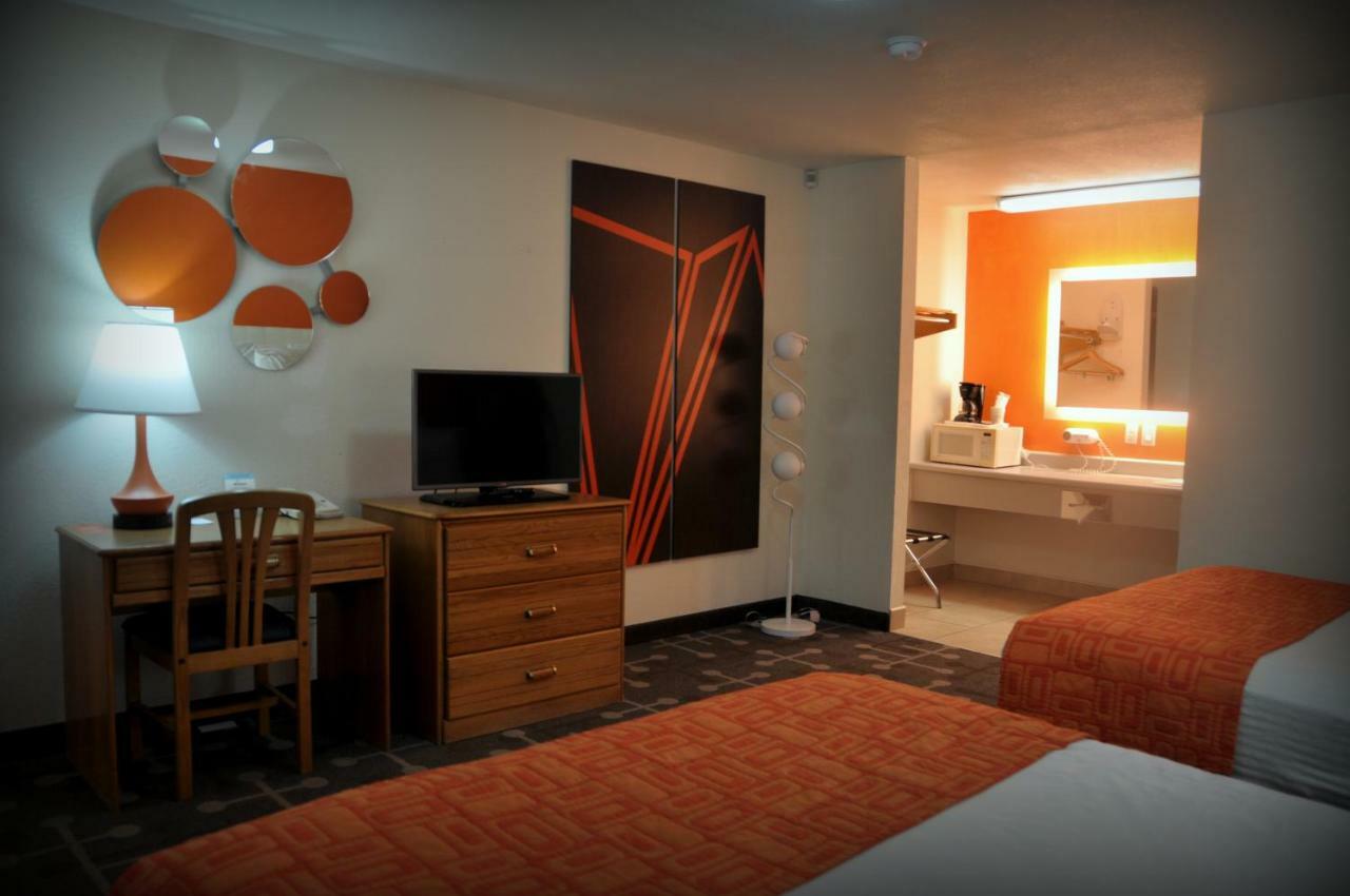 ฮาวเวิร์ด จอห์นสัน บาย วินด์แฮม โรสเบิร์ก Hotel ภายนอก รูปภาพ